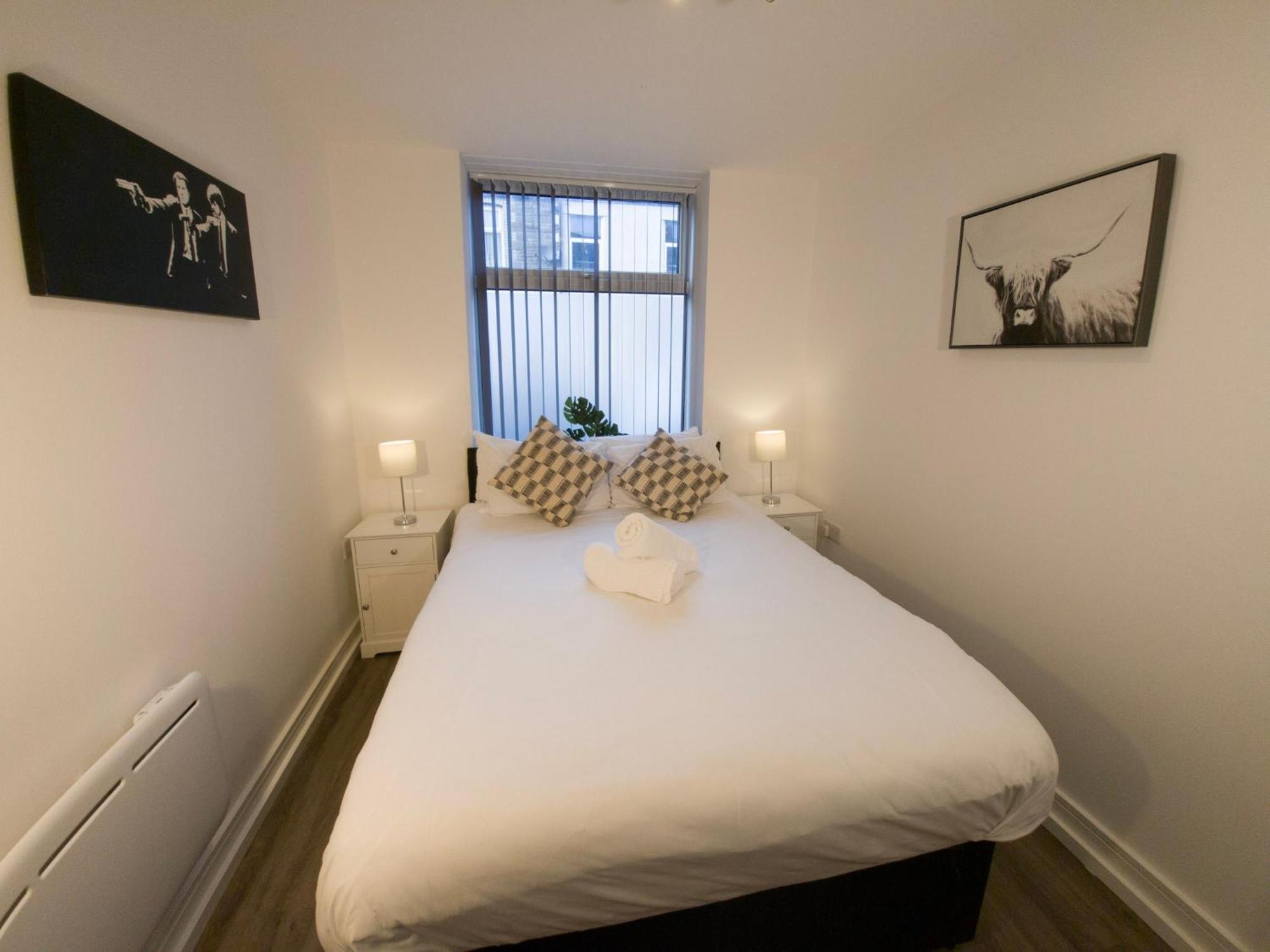 Plenty Of Parking Available; 3 Bedroom Apartment By Property Promise Кардіфф Екстер'єр фото