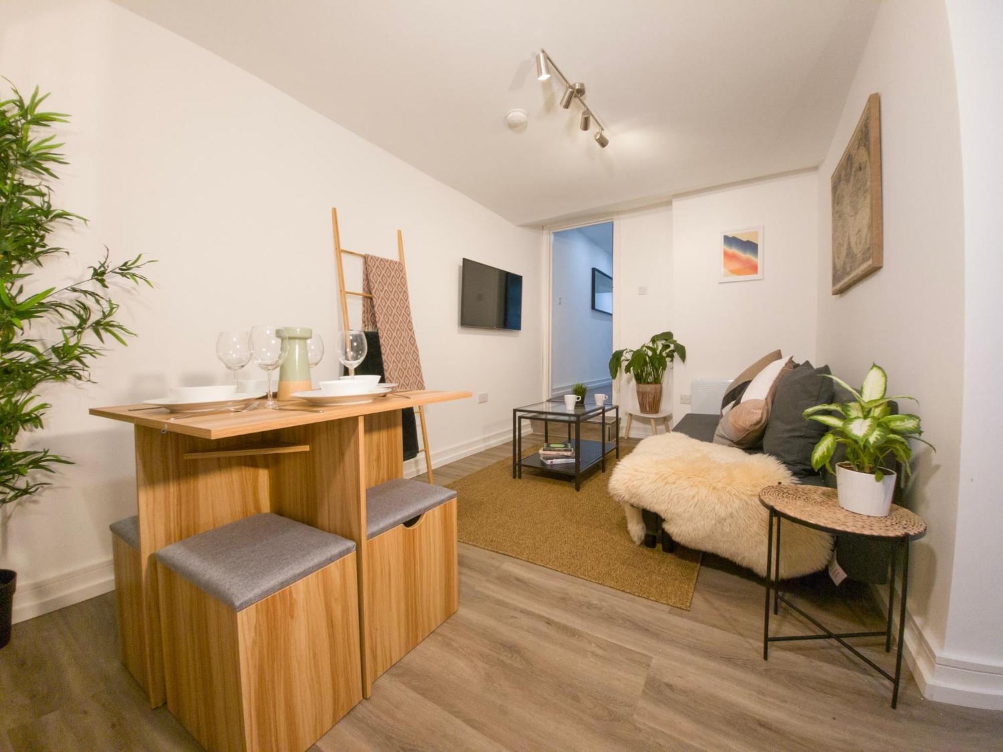 Plenty Of Parking Available; 3 Bedroom Apartment By Property Promise Кардіфф Екстер'єр фото