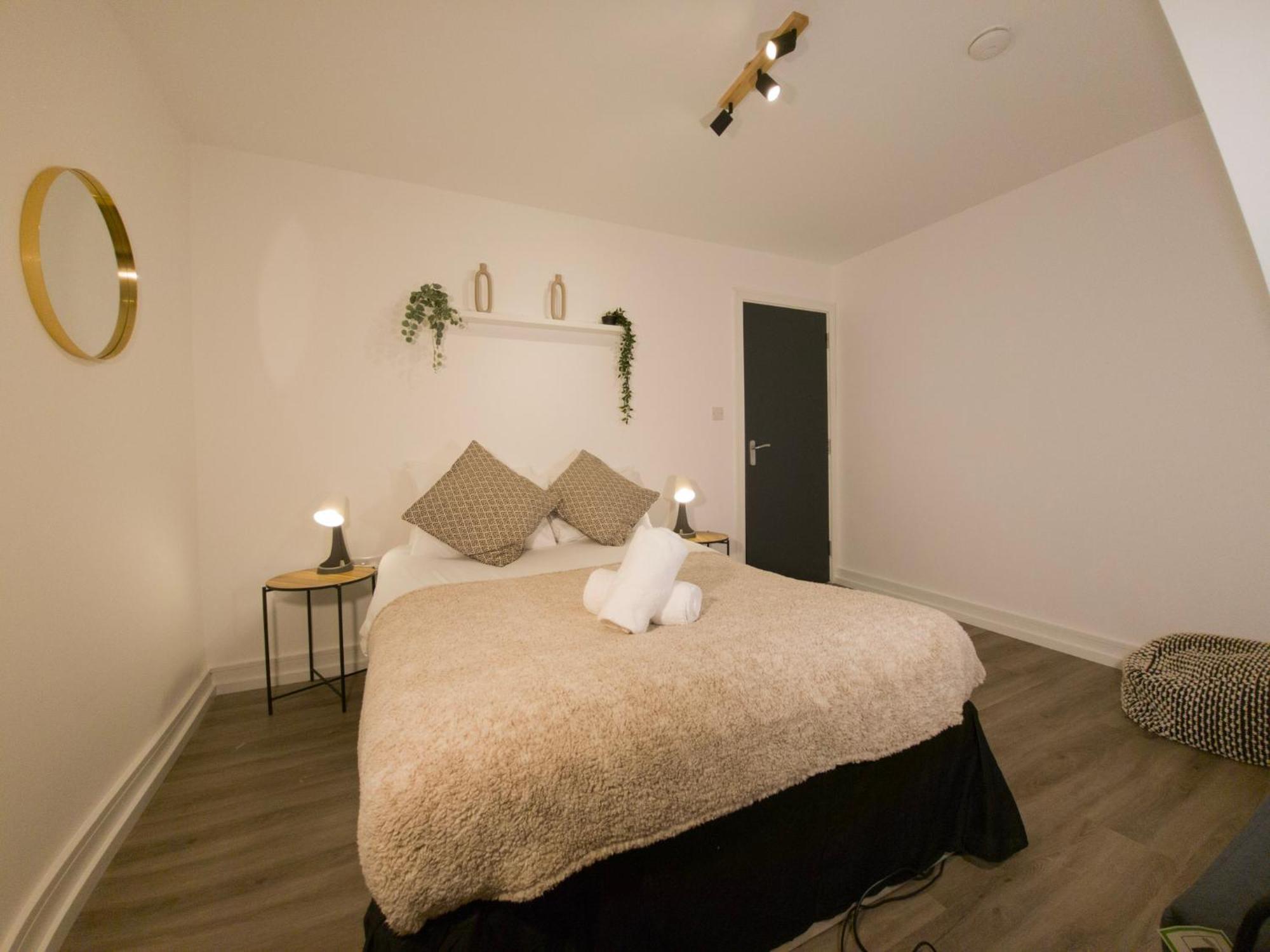Plenty Of Parking Available; 3 Bedroom Apartment By Property Promise Кардіфф Екстер'єр фото