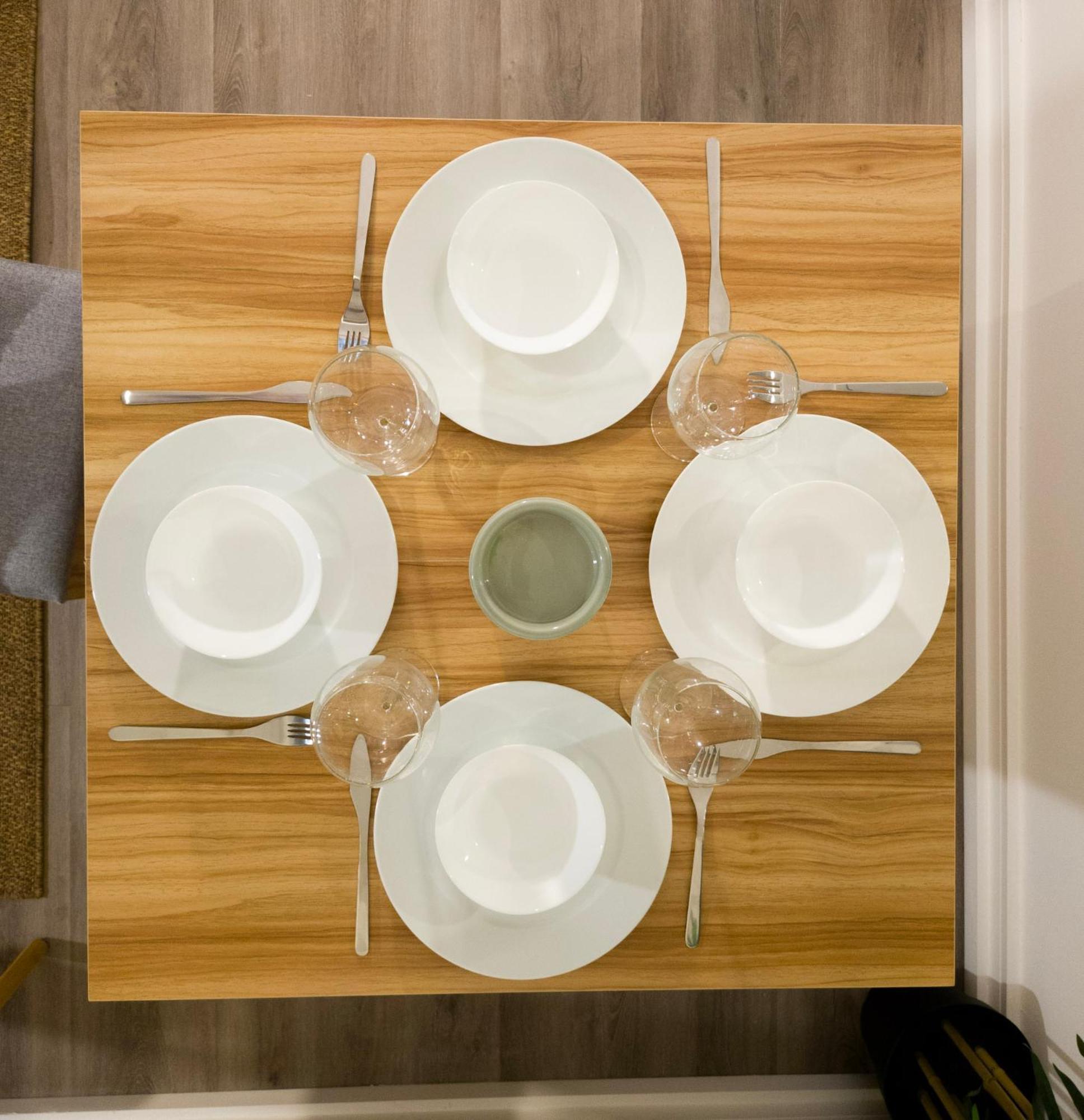 Plenty Of Parking Available; 3 Bedroom Apartment By Property Promise Кардіфф Екстер'єр фото